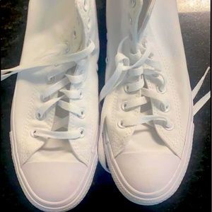 CONVERSE HIGH TOP TENNIS SHOES